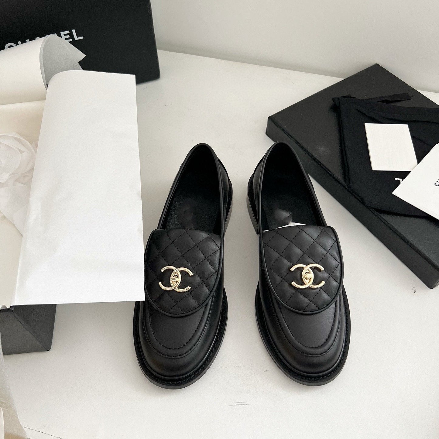 Moccasins Black Quilted Calfskin Gold CC - 35