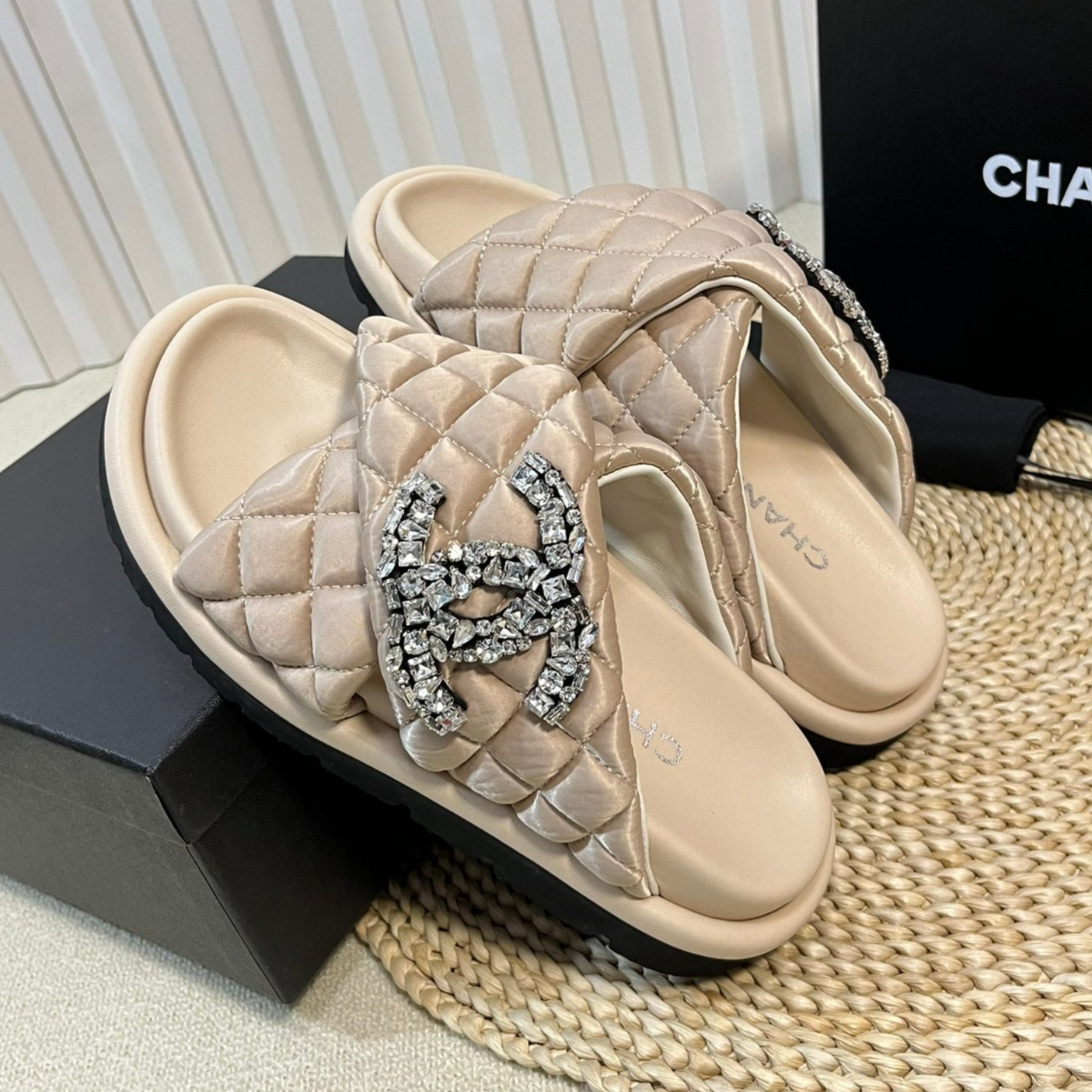 Women's slippers with two crossed straps sheepskins beige cream - 35