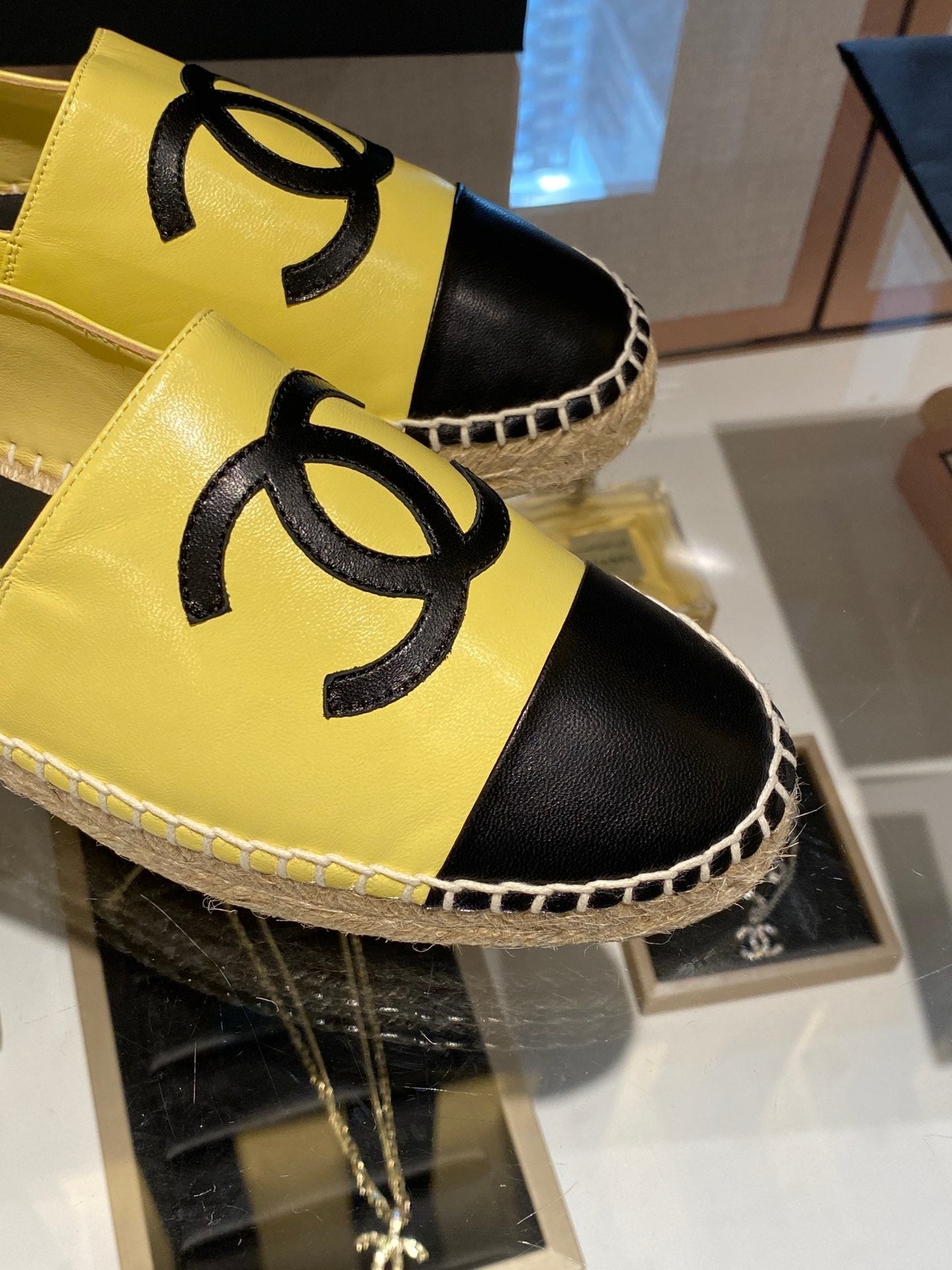 ESPADRILLES YELLOW BLACK LAMBSKIN - 35