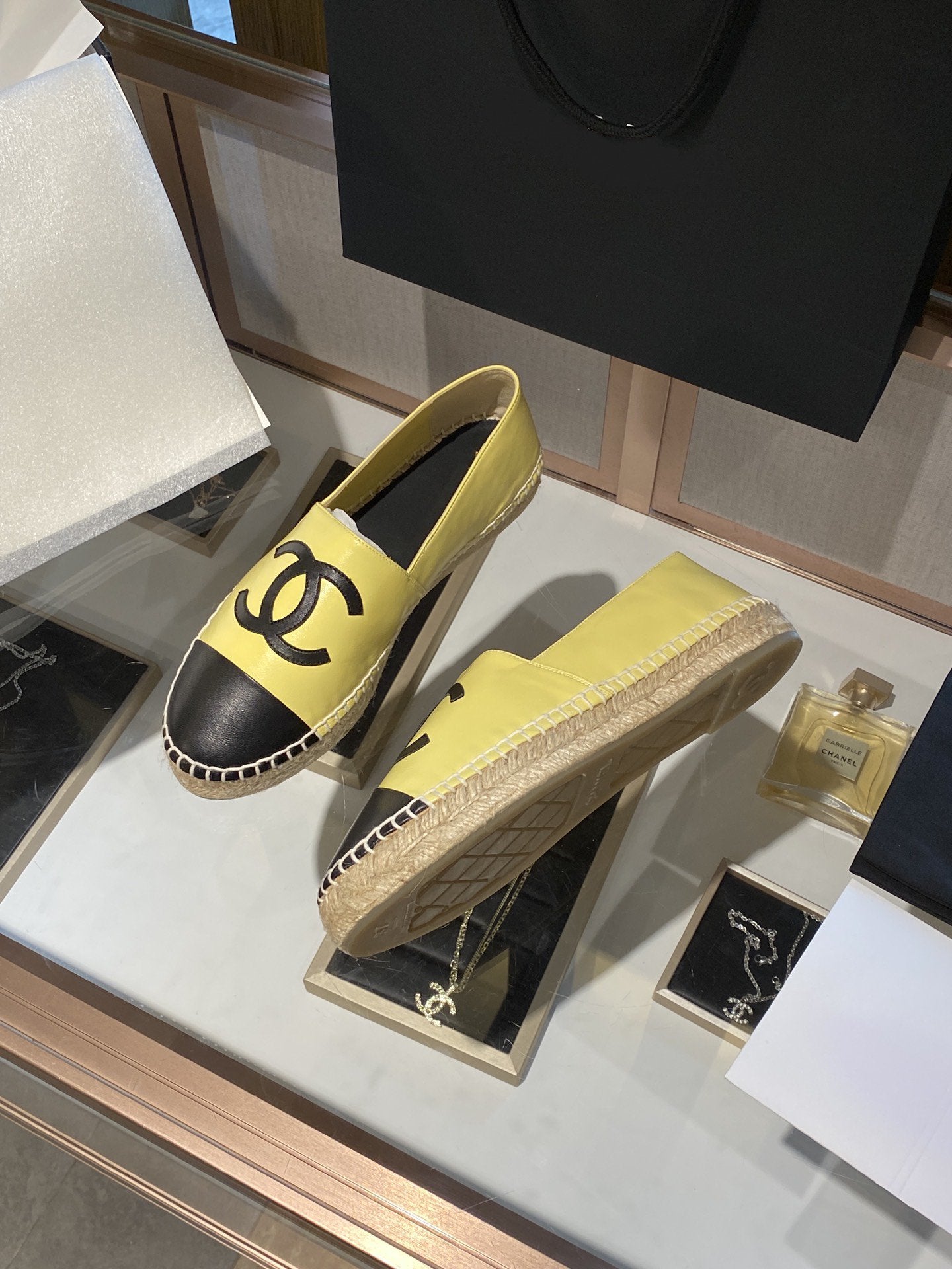 ESPADRILLES YELLOW BLACK LAMBSKIN - 35