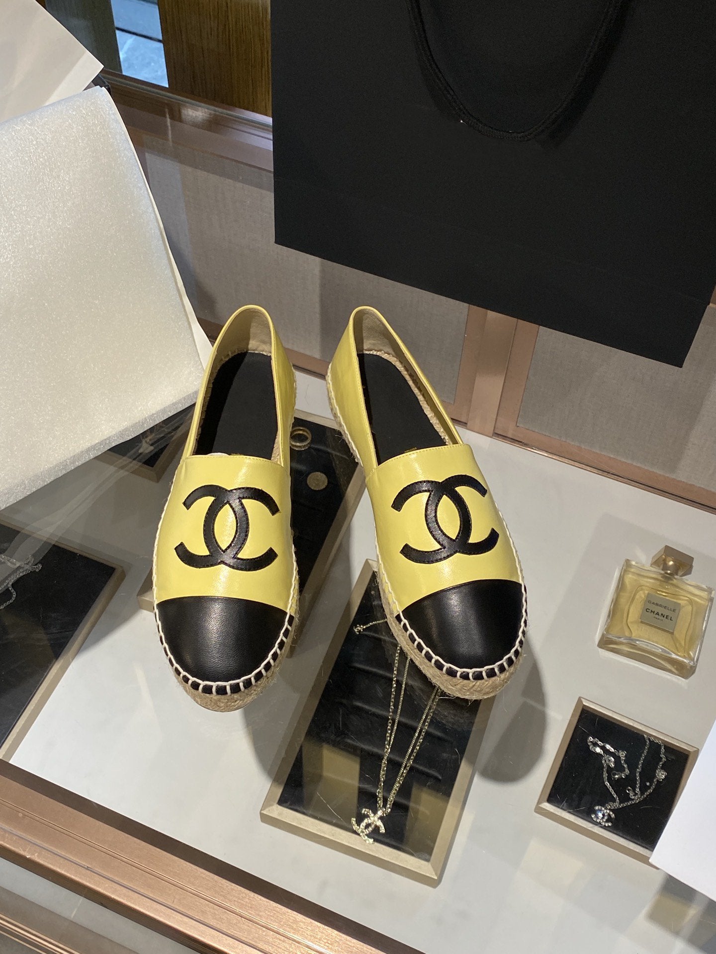 ESPADRILLES YELLOW BLACK LAMBSKIN - 35