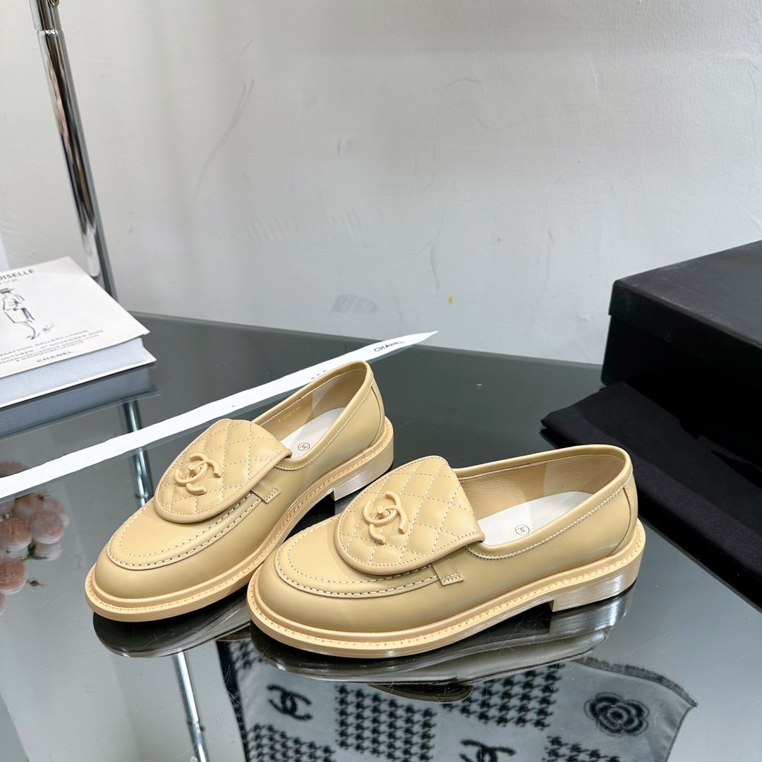 Moccasins Beige Quilted Calfskin - 35