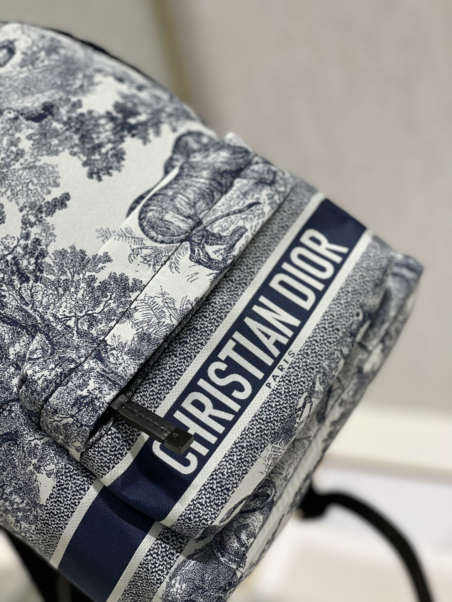 TRAVEL BACKPACK 20CM WHITE BLUE OBLIQUE JACQUARD - 30CM