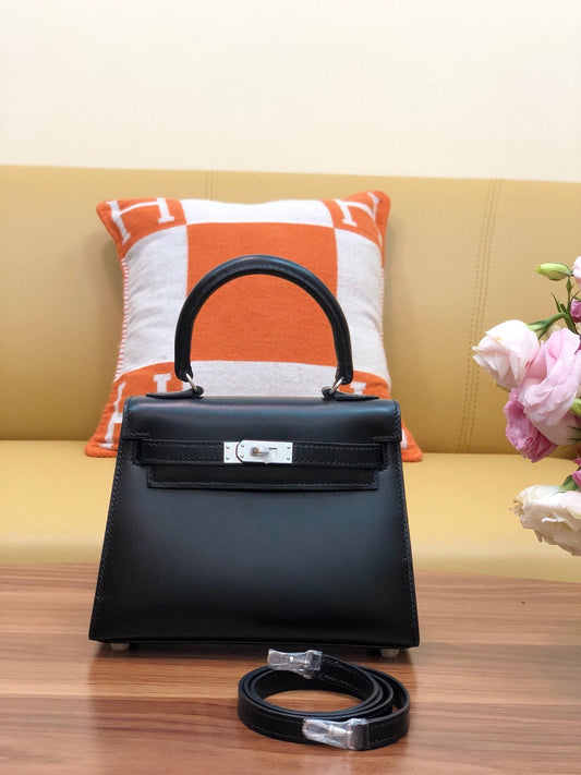 СУМКА KELLY MINI 20 З ЧОРНОЇ ГЛАДКОЇ ТЕЛЯЧОЇ ШКІРИ ЗІ СРІБНОЮ ФУРНІТУРОЮ