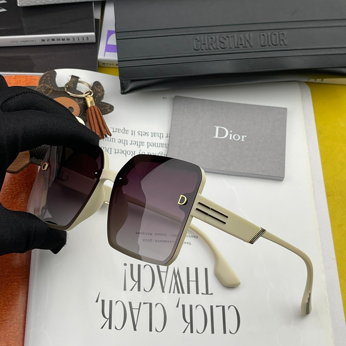 MONTAIGNE SUNGLASS CD2682 IN ACETATE - Ivory