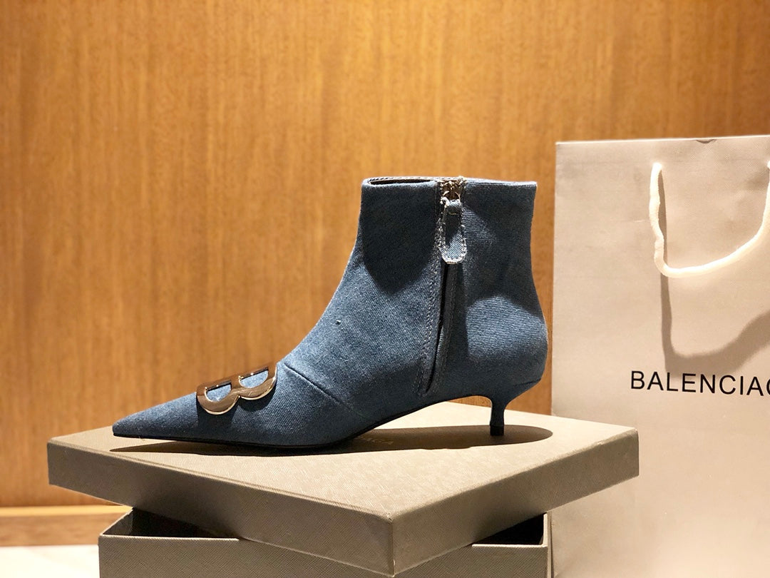POINTED-TOE KITTEN HEEL 45 MM ANKLE BOOTS IN BLUE DENIM - 34