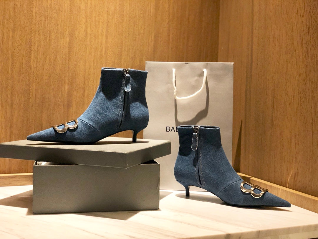 POINTED-TOE KITTEN HEEL 45 MM ANKLE BOOTS IN BLUE DENIM - 34