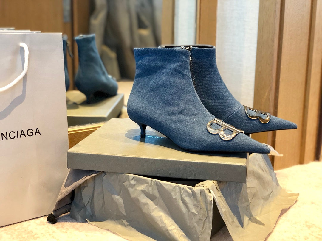 POINTED-TOE KITTEN HEEL 45 MM ANKLE BOOTS IN BLUE DENIM - 34