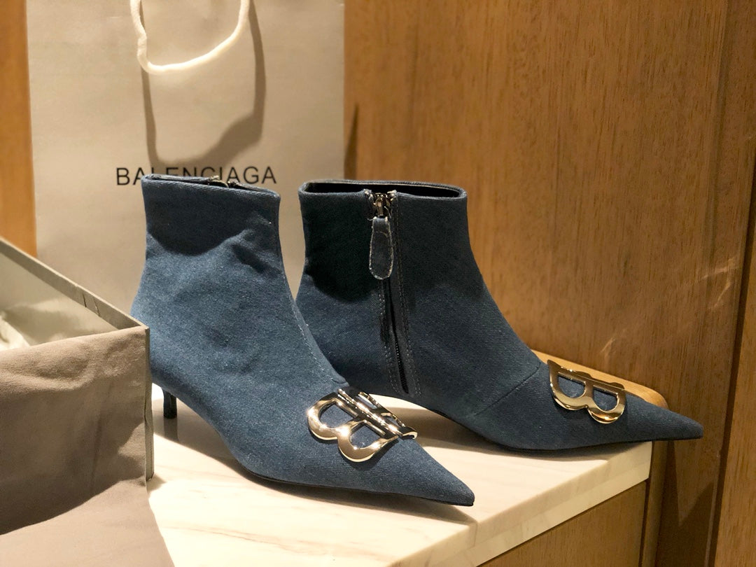 POINTED-TOE KITTEN HEEL 45 MM ANKLE BOOTS IN BLUE DENIM - 34