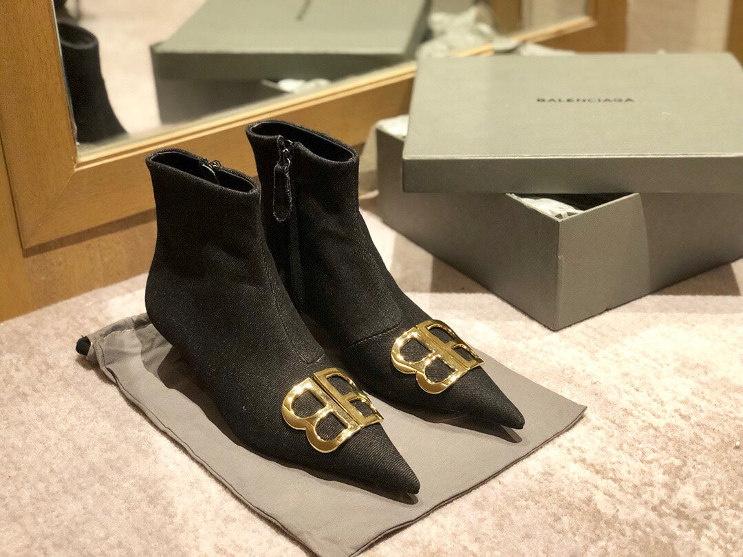 POINTED-TOE KITTEN HEEL 45 MM ANKLE BOOTS IN BLACK DENIM - 34
