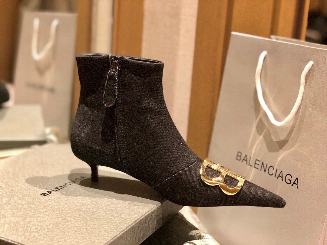 POINTED-TOE KITTEN HEEL 45 MM ANKLE BOOTS IN BLACK DENIM - 34