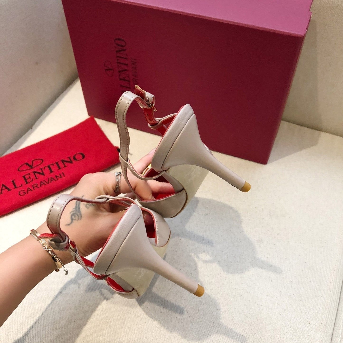 VLOGO SIGNATURE PALE PINK CALFSKIN HIGH SLINGBACK PUMP 7 CM WITH GOLD LOGO - 34