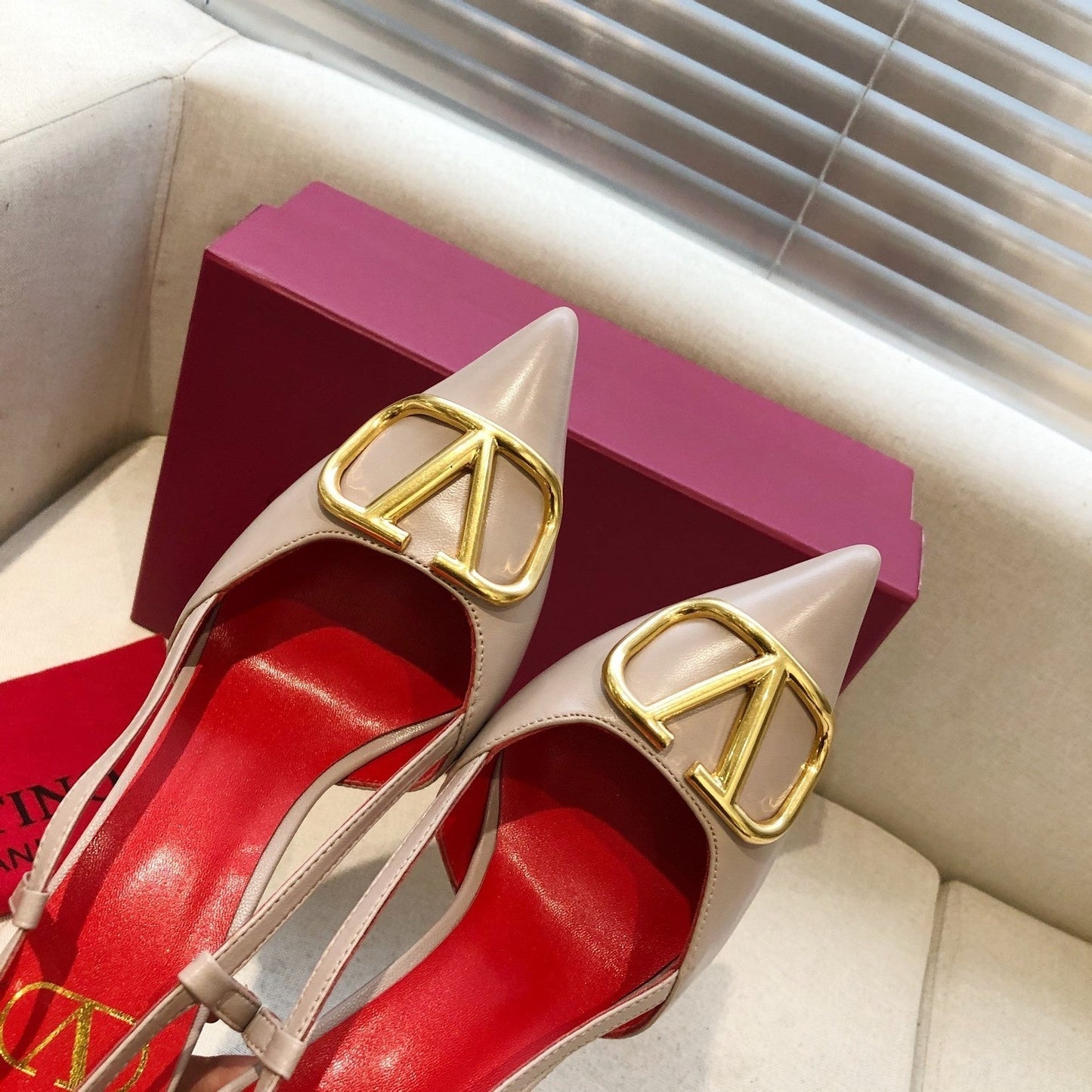 VLOGO SIGNATURE PALE PINK CALFSKIN HIGH SLINGBACK PUMP 7 CM WITH GOLD LOGO - 34