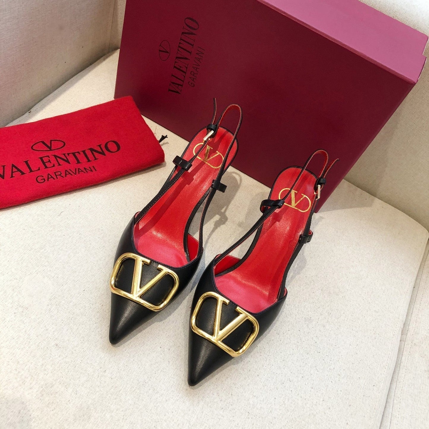 VLOGO SIGNATURE BLACK CALFSKIN HIGH SLINGBACK PUMP 7 CM WITH GOLD LOGO - 34
