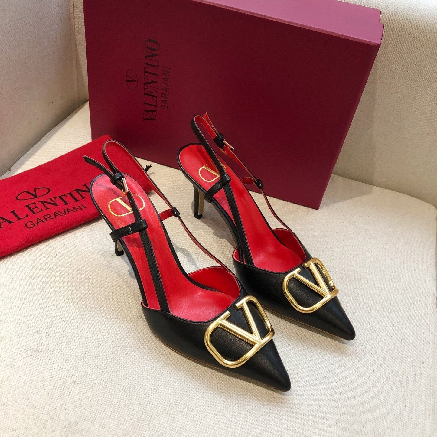 VLOGO SIGNATURE BLACK CALFSKIN HIGH SLINGBACK PUMP 7 CM WITH GOLD LOGO - 34