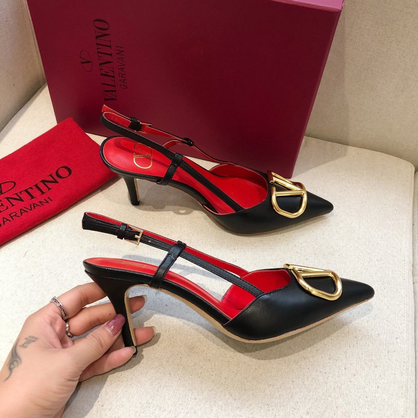 VLOGO SIGNATURE BLACK CALFSKIN HIGH SLINGBACK PUMP 7 CM WITH GOLD LOGO - 34