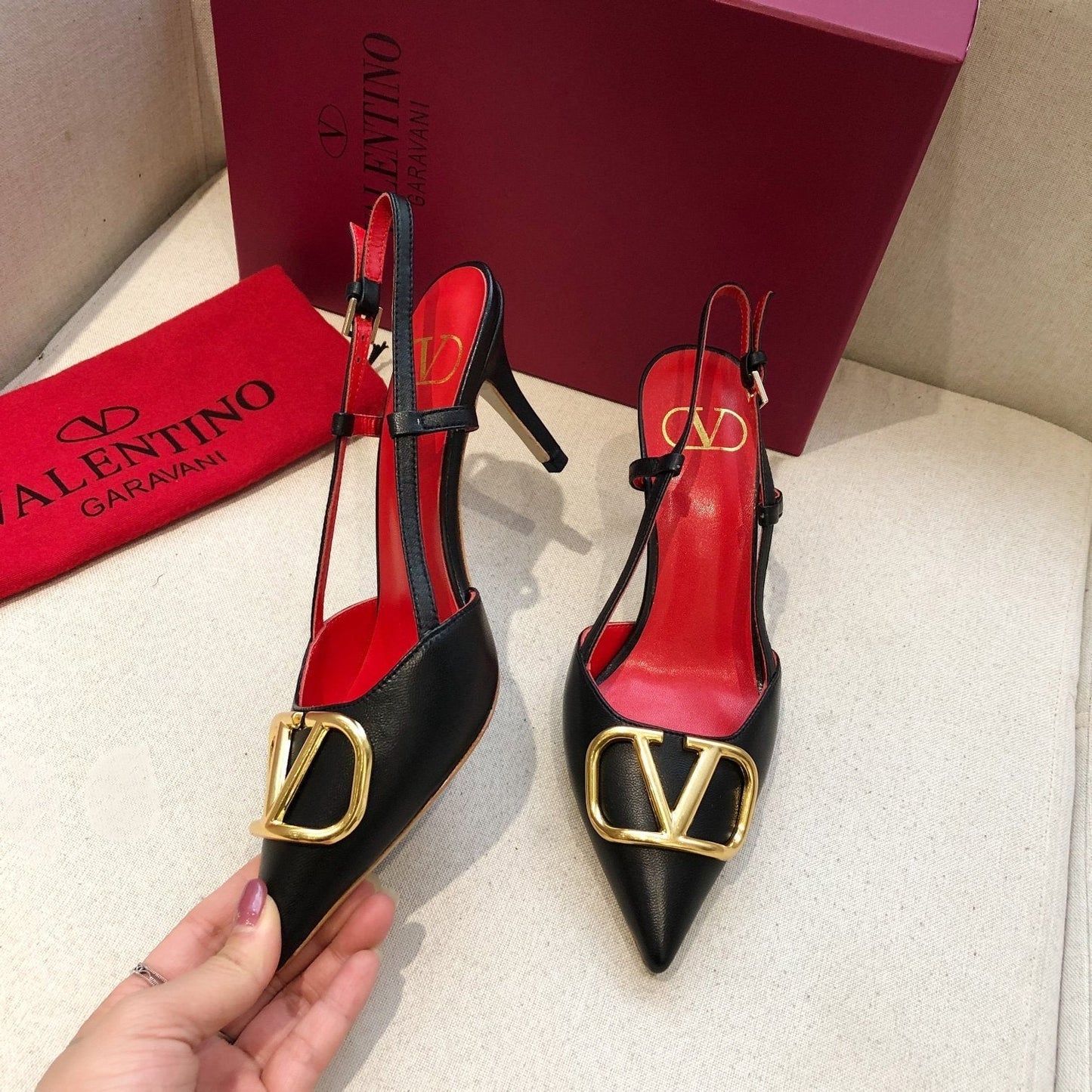 VLOGO SIGNATURE BLACK CALFSKIN HIGH SLINGBACK PUMP 7 CM WITH GOLD LOGO - 34