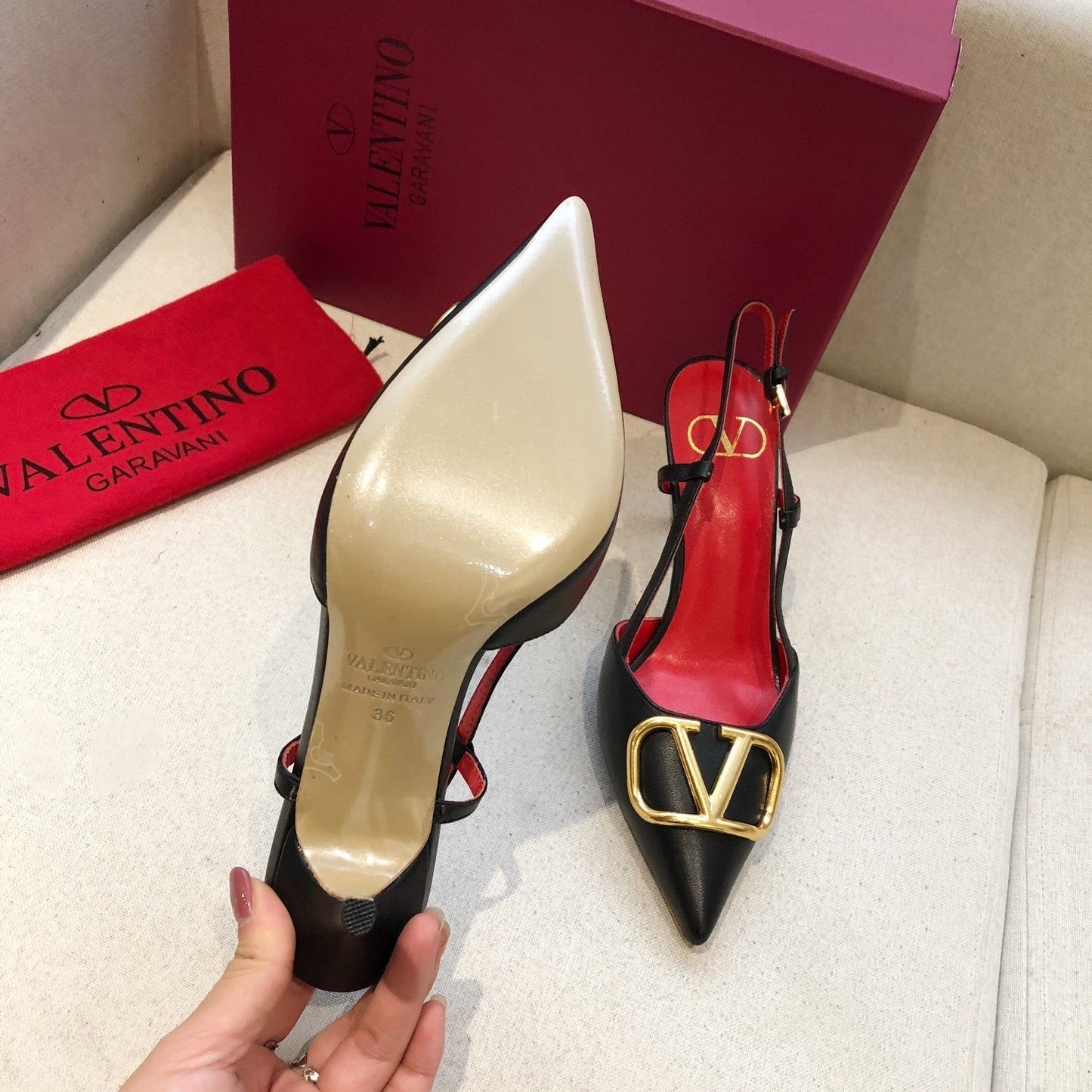 VLOGO SIGNATURE BLACK CALFSKIN HIGH SLINGBACK PUMP 7 CM WITH GOLD LOGO - 34