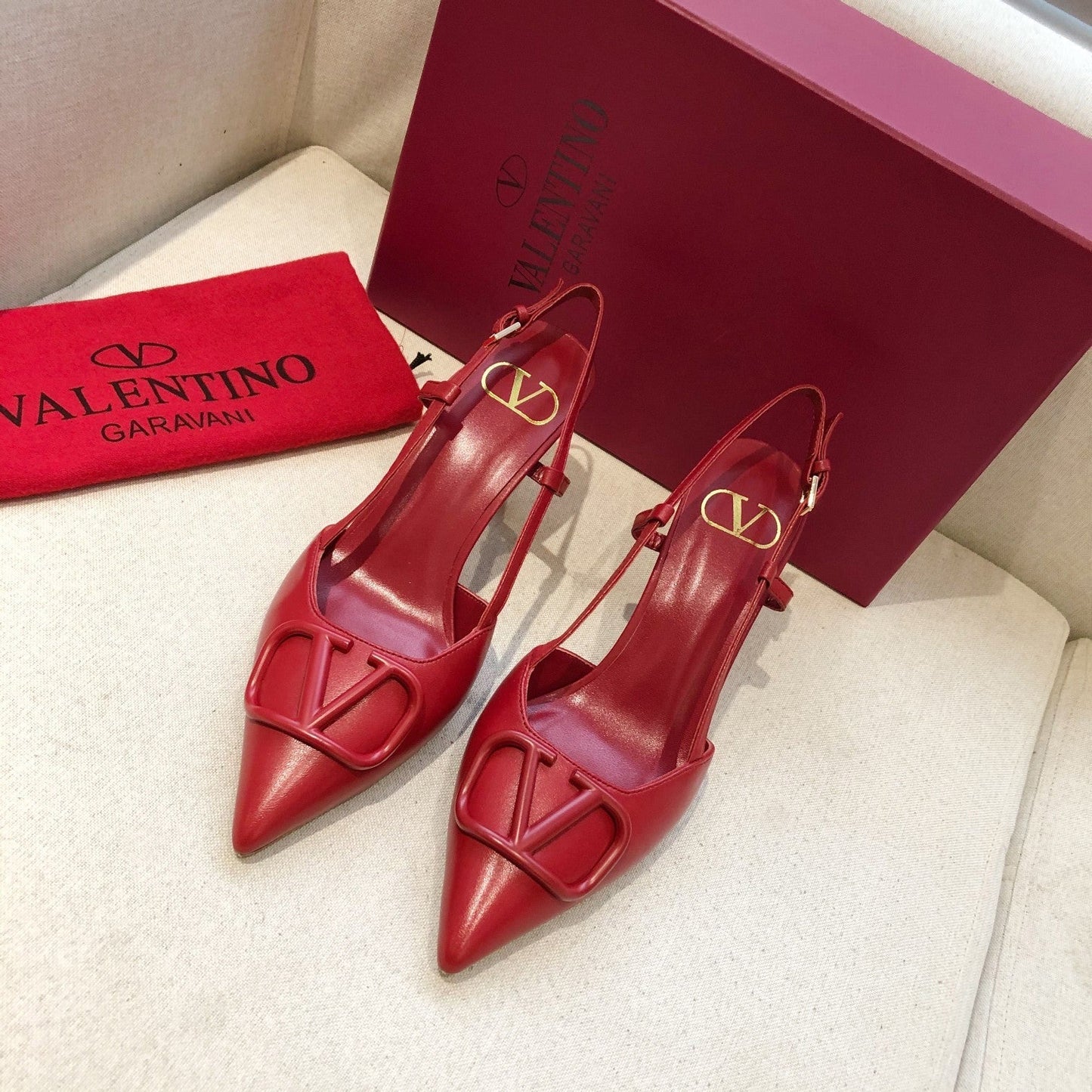 VLOGO SIGNATURE CHERRY RED CALFSKIN HIGH SLINGBACK PUMP 7 CM - 34