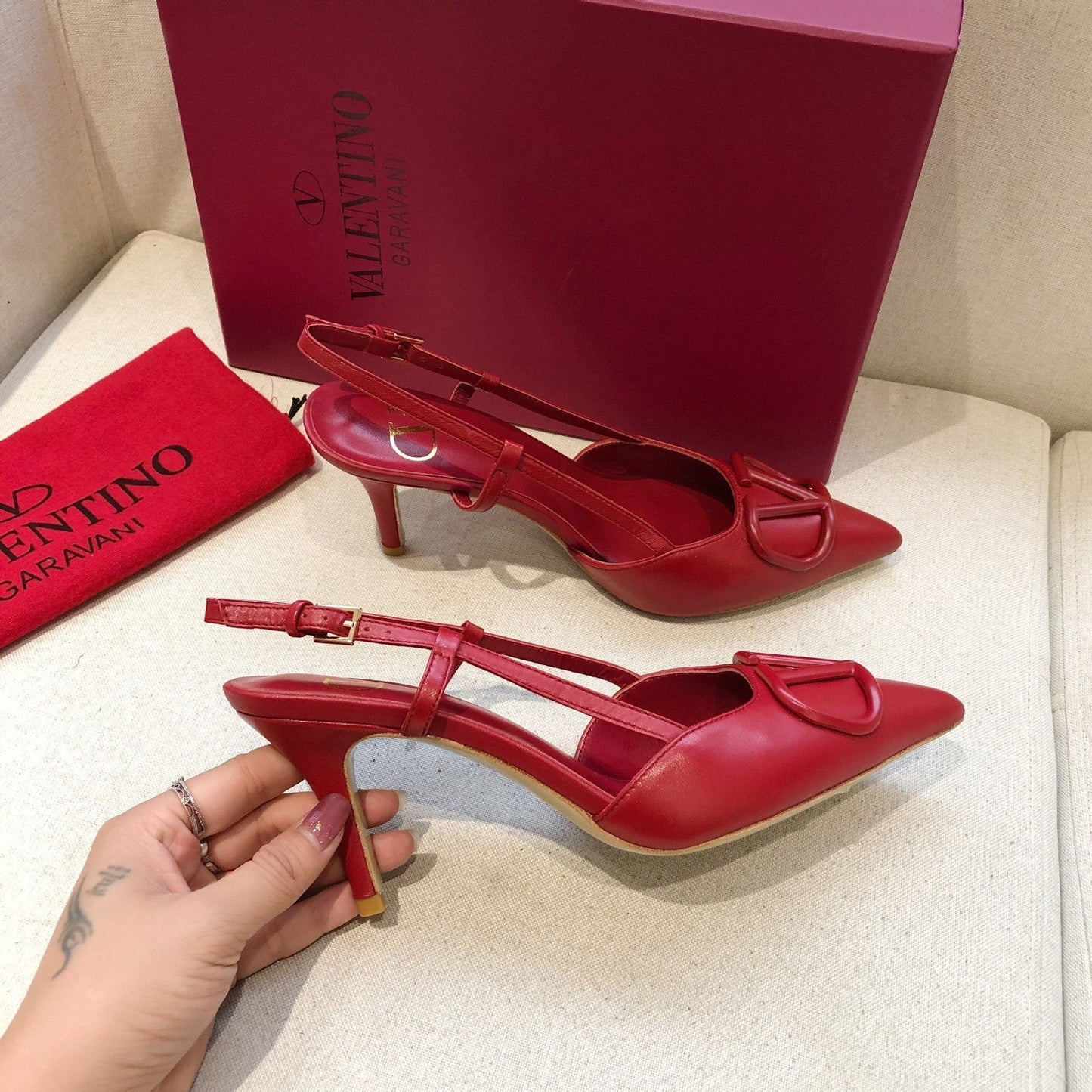 VLOGO SIGNATURE CHERRY RED CALFSKIN HIGH SLINGBACK PUMP 7 CM - 34