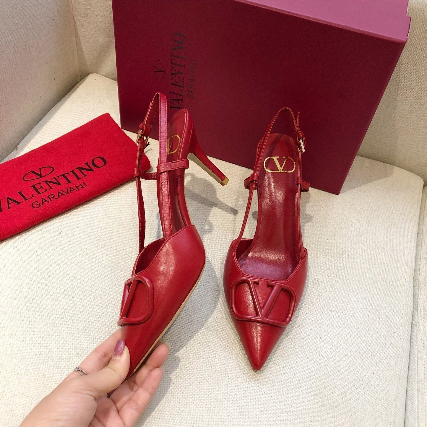 VLOGO SIGNATURE CHERRY RED CALFSKIN HIGH SLINGBACK PUMP 7 CM - 34