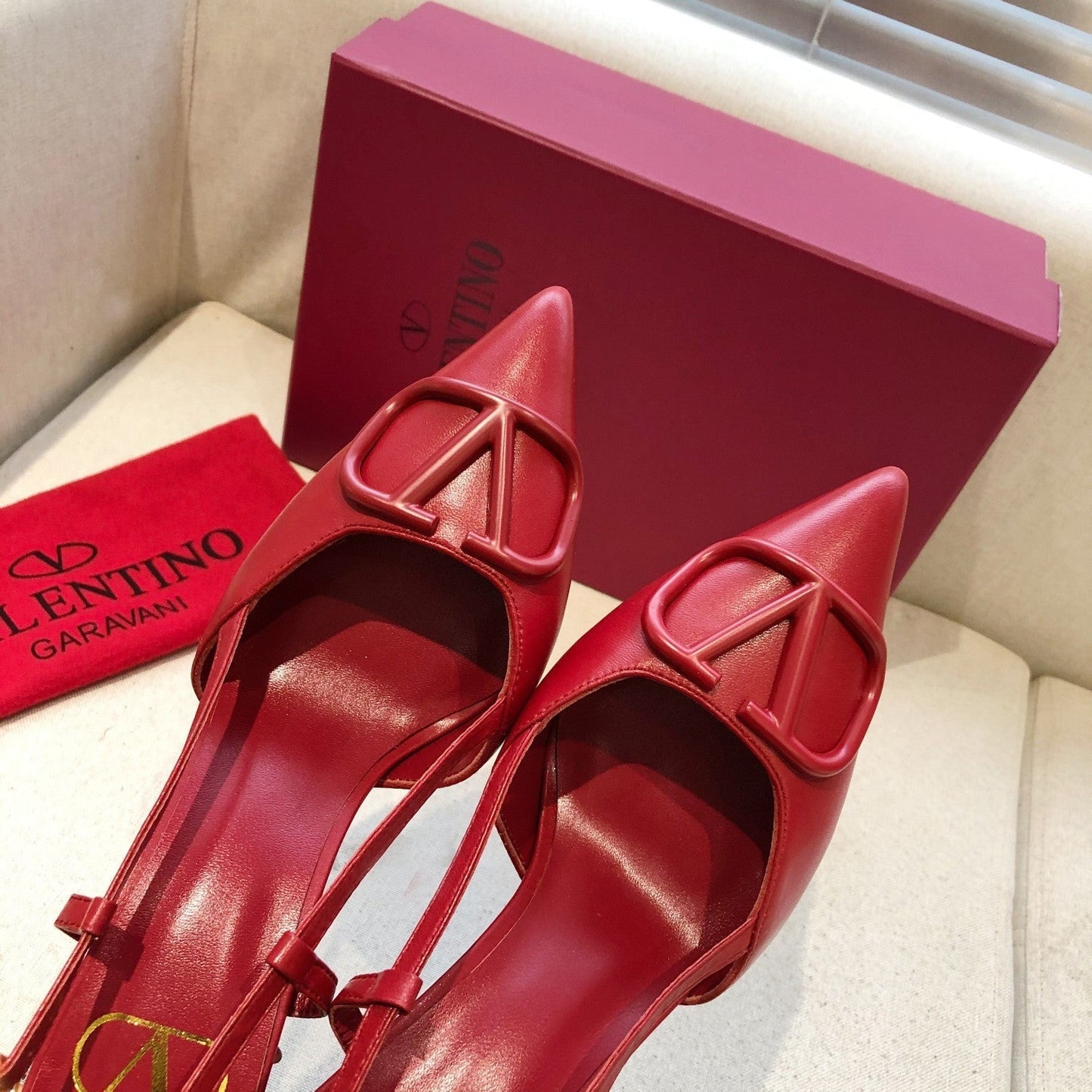 VLOGO SIGNATURE CHERRY RED CALFSKIN HIGH SLINGBACK PUMP 7 CM - 34