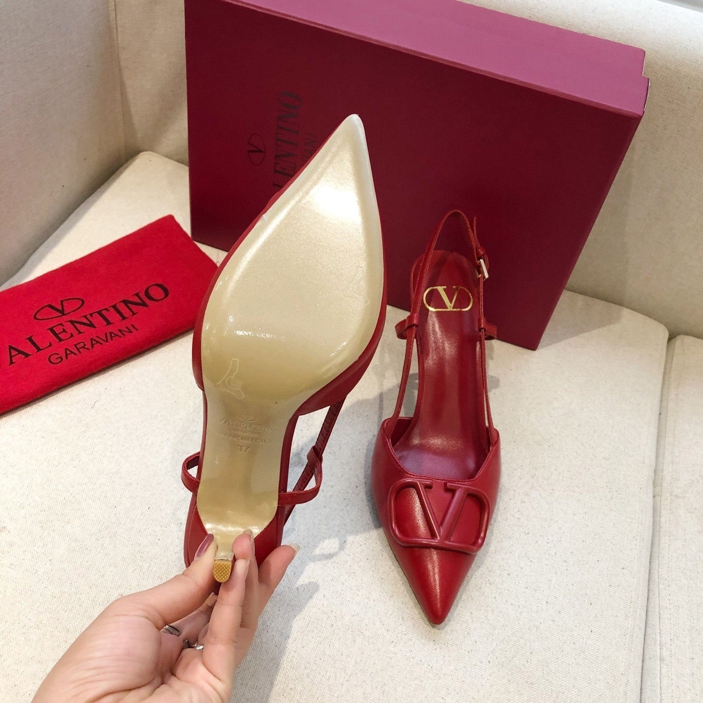 VLOGO SIGNATURE CHERRY RED CALFSKIN HIGH SLINGBACK PUMP 7 CM - 34