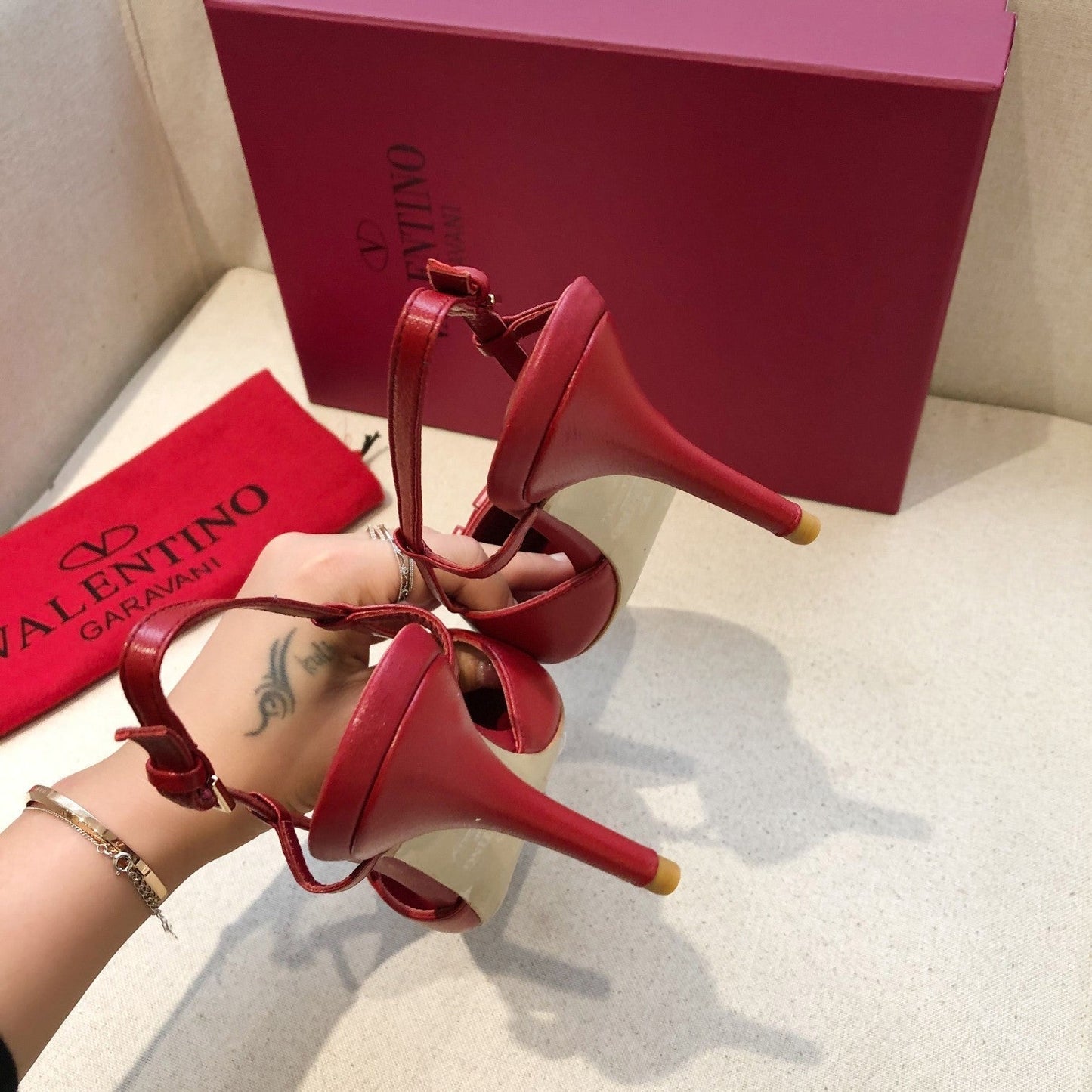 VLOGO SIGNATURE CHERRY RED CALFSKIN HIGH SLINGBACK PUMP 7 CM - 34