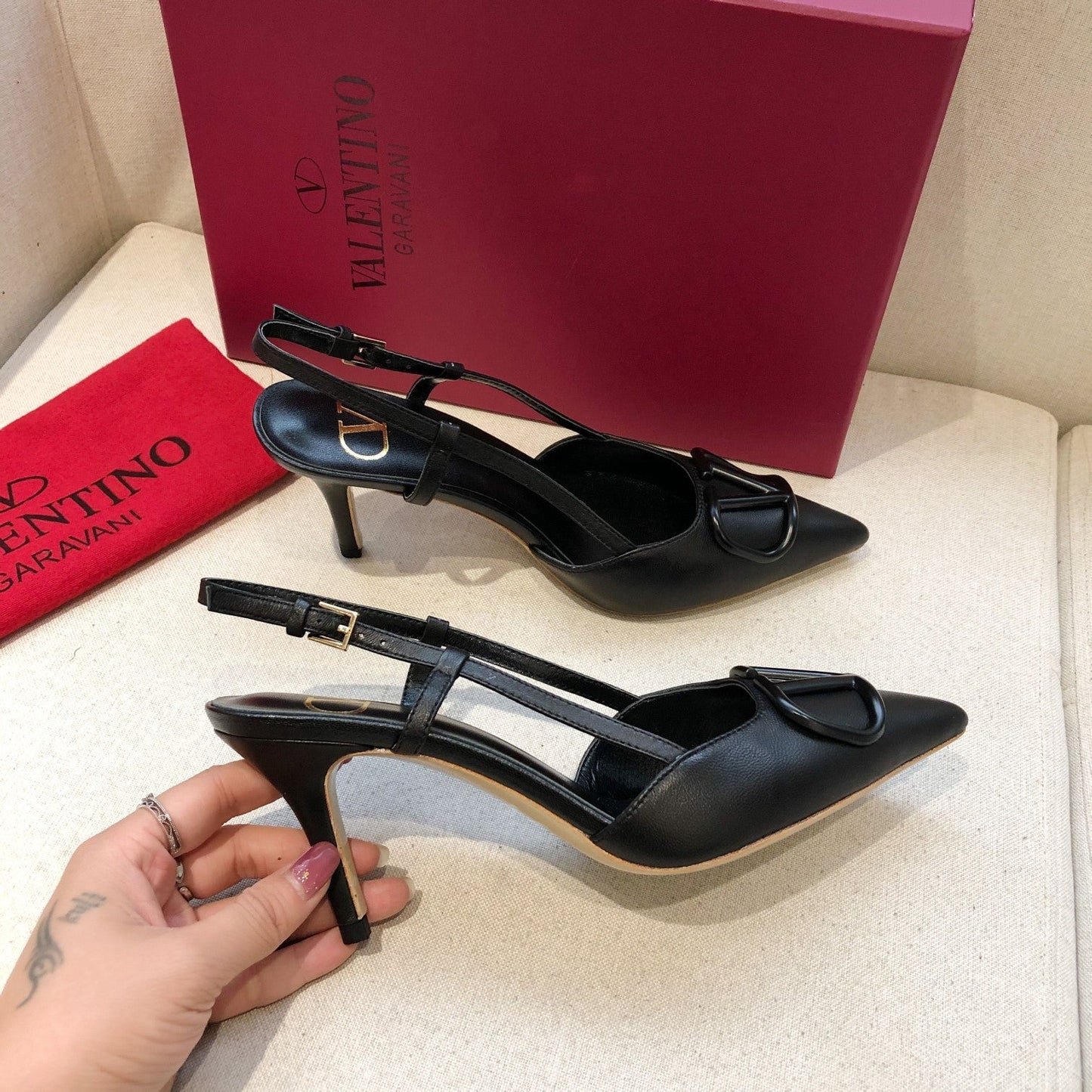 VLOGO SIGNATURE BLACK CALFSKIN HIGH SLINGBACK PUMP 7 CM - 34