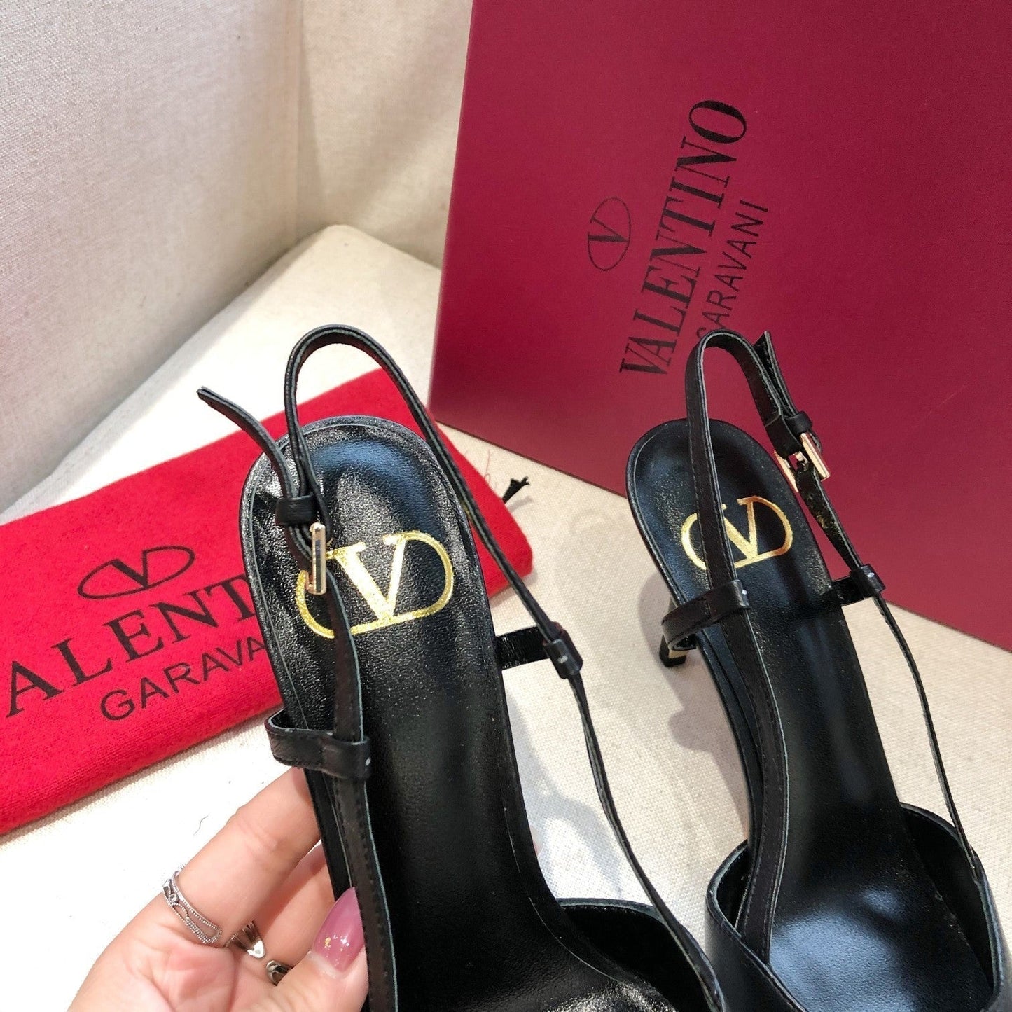 VLOGO SIGNATURE BLACK CALFSKIN HIGH SLINGBACK PUMP 7 CM - 34