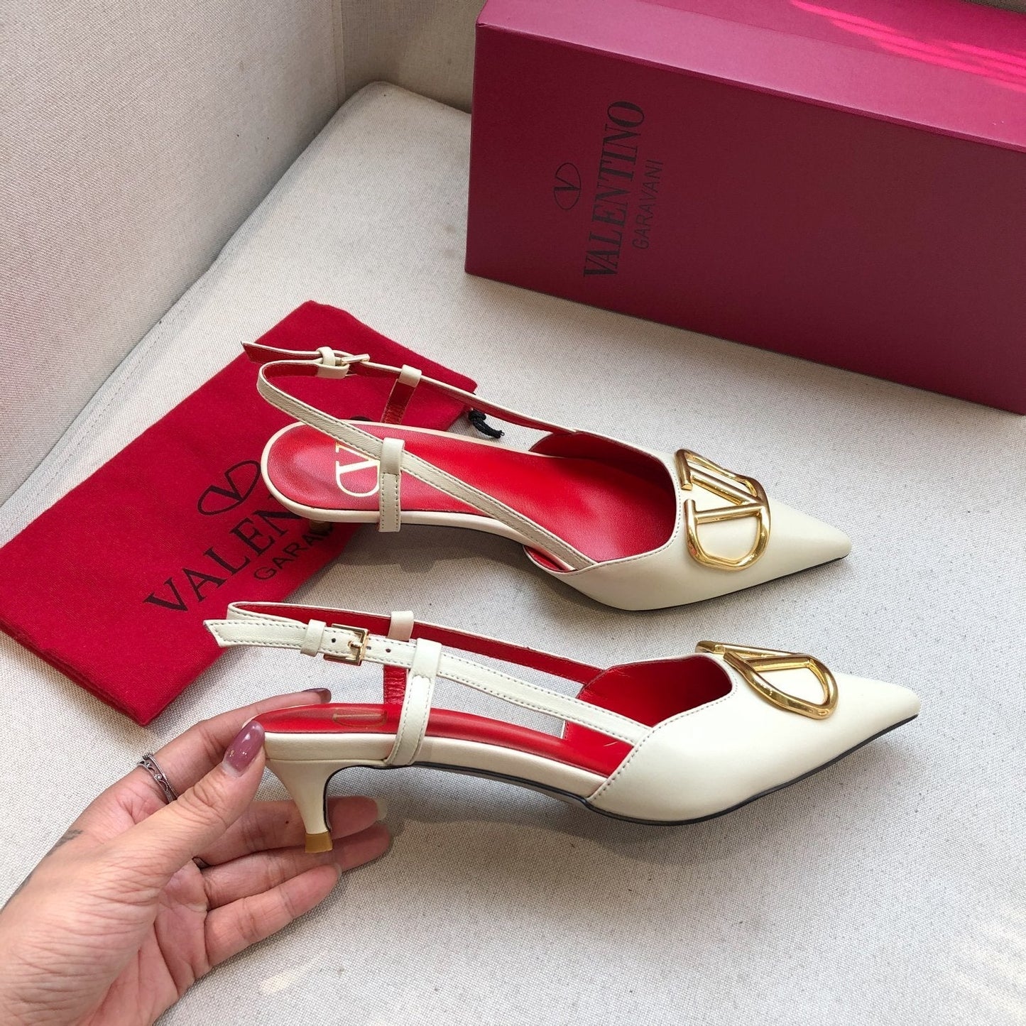VLOGO SIGNATURE WHITE CREAM CALFSKIN HIGH SLINGBACK PUMP 4 CM - 34