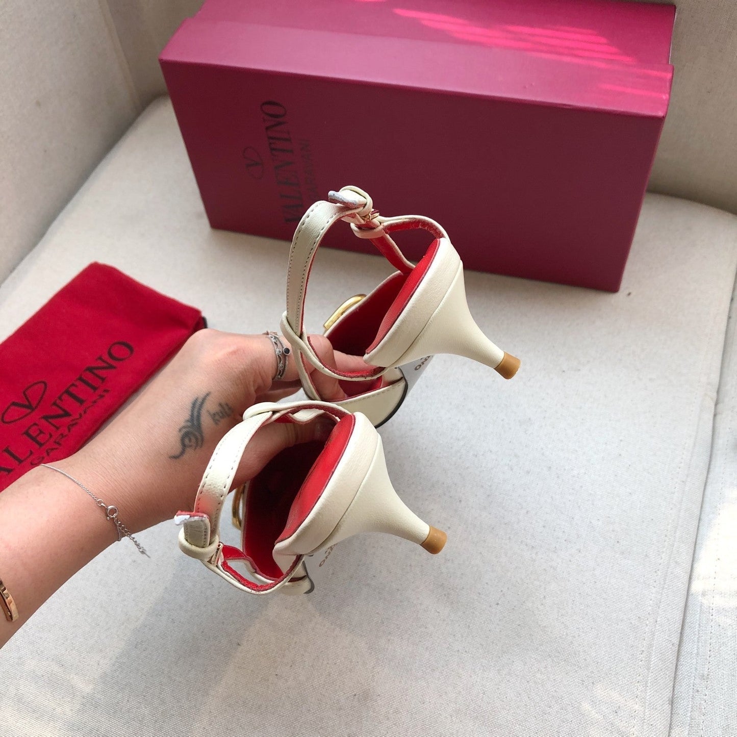 VLOGO SIGNATURE WHITE CREAM CALFSKIN HIGH SLINGBACK PUMP 4 CM - 34