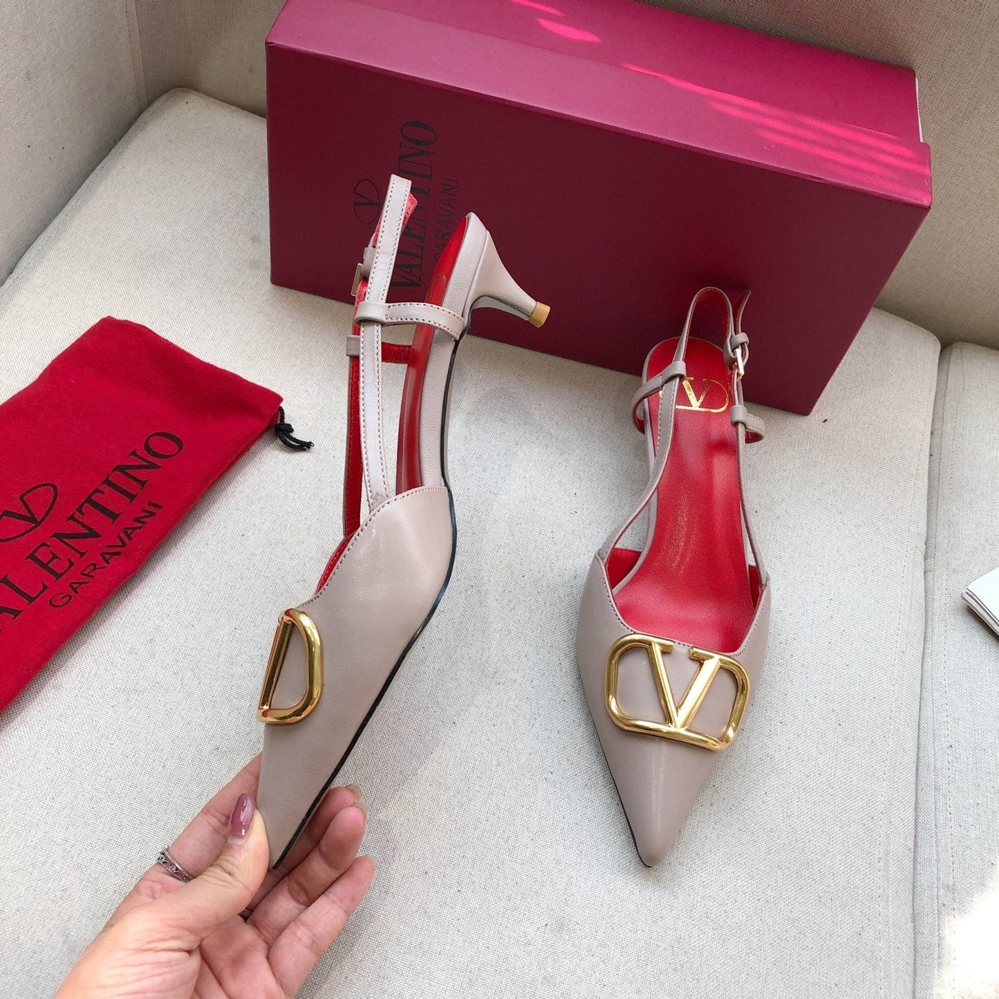 VLOGO SIGNATURE PALE PINK CALFSKIN HIGH SLINGBACK PUMP 4 CM WITH GOLD LOGO - 34