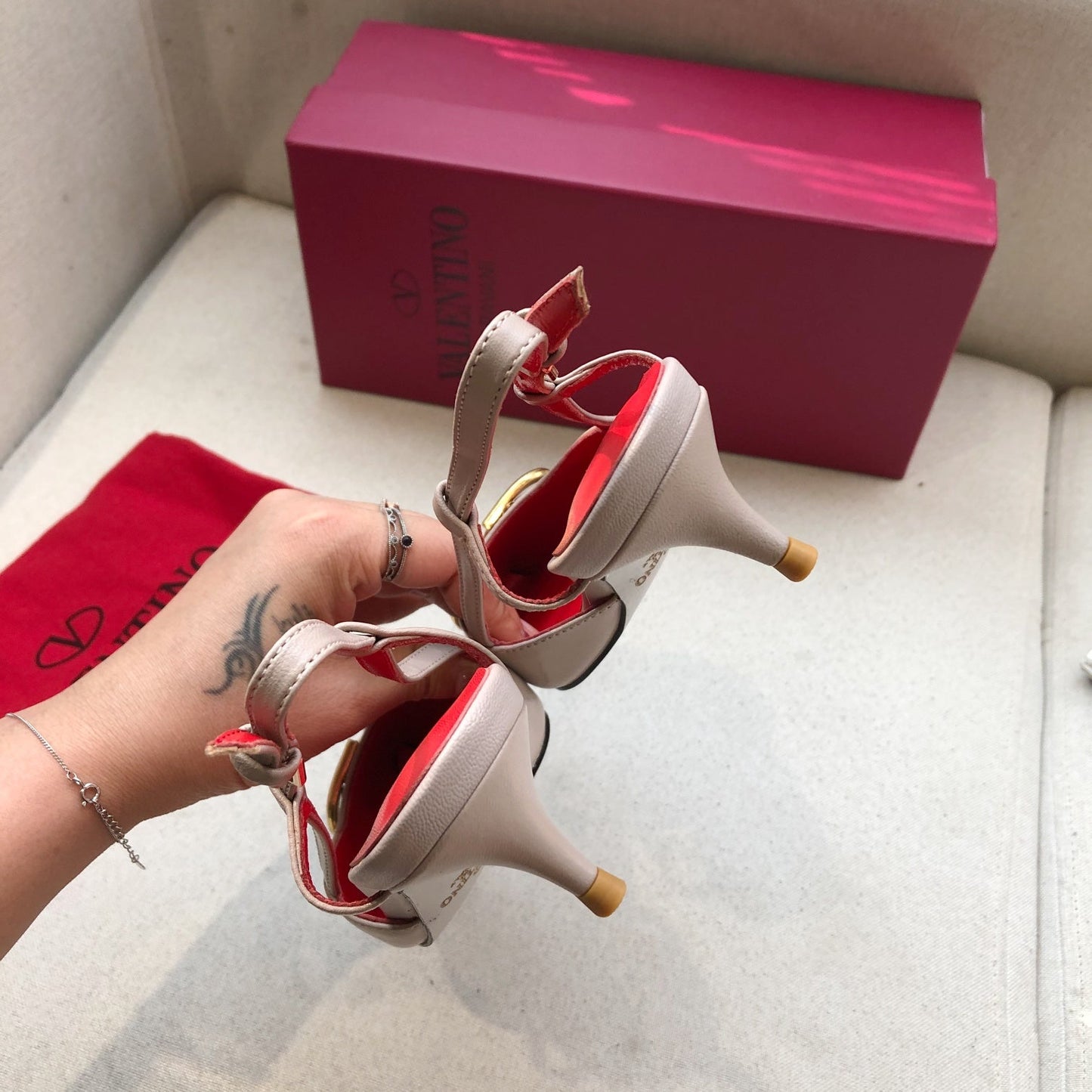 VLOGO SIGNATURE PALE PINK CALFSKIN HIGH SLINGBACK PUMP 4 CM WITH GOLD LOGO - 34