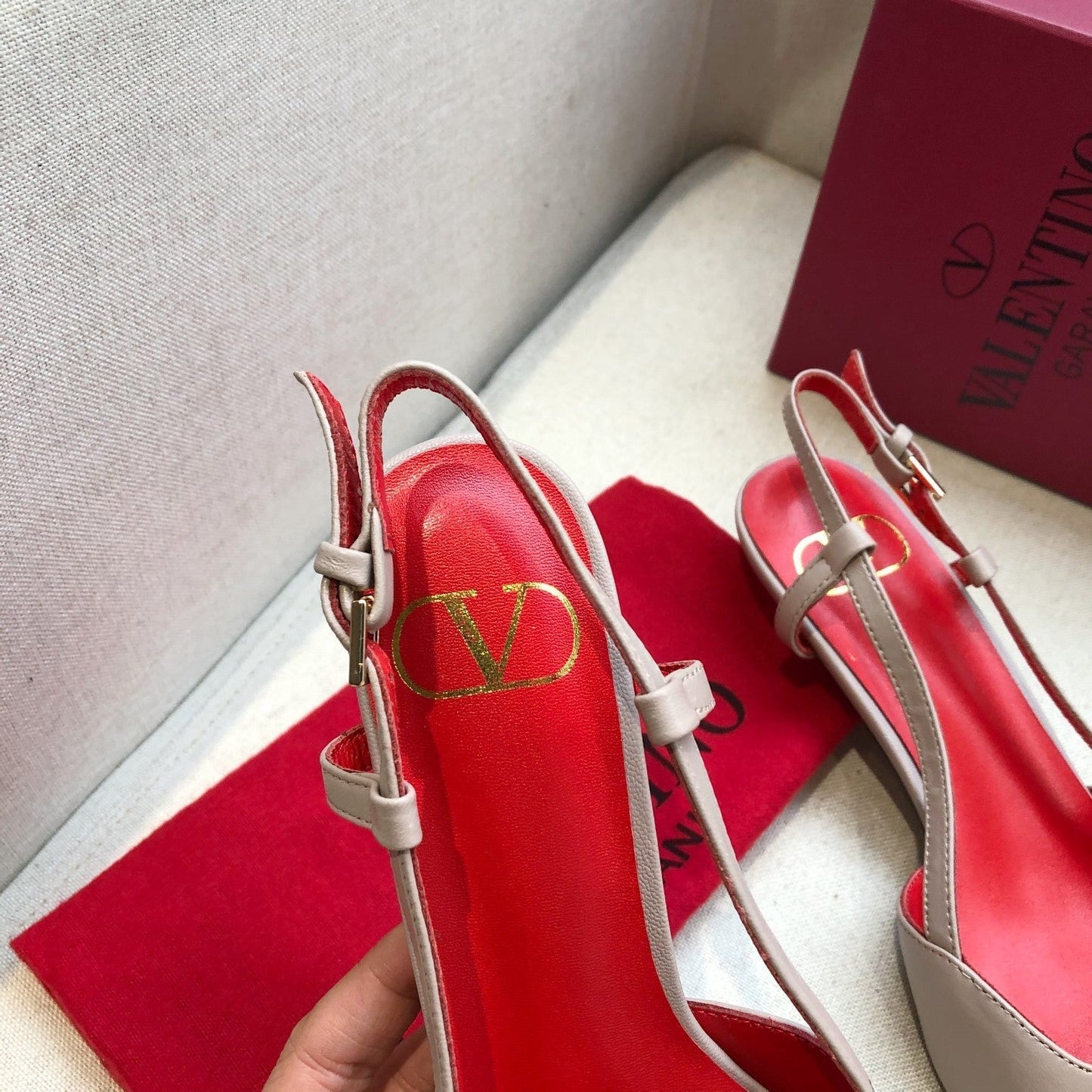 VLOGO SIGNATURE PALE PINK CALFSKIN HIGH SLINGBACK PUMP 4 CM WITH GOLD LOGO - 34