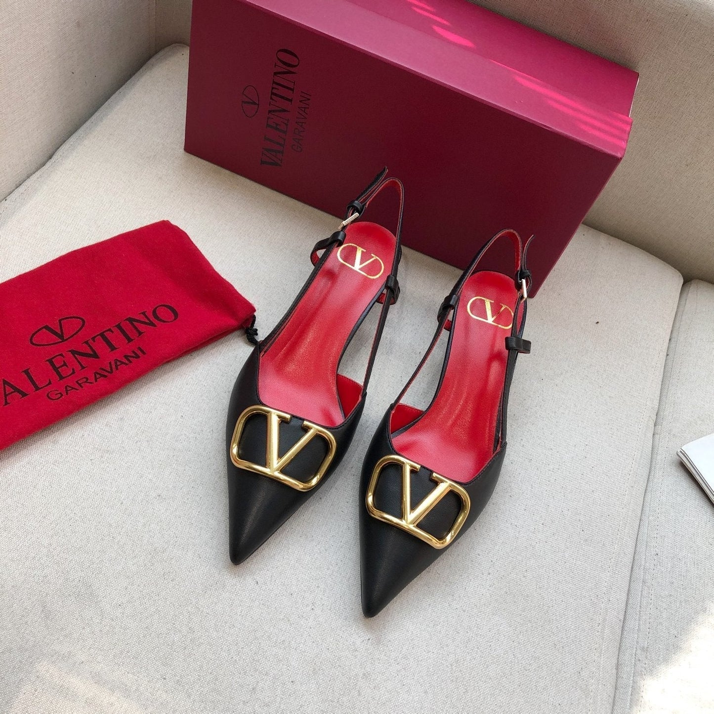 VLOGO SIGNATURE BLACK CALFSKIN HIGH SLINGBACK PUMP 4 CM WITH GOLD LOGO - 34