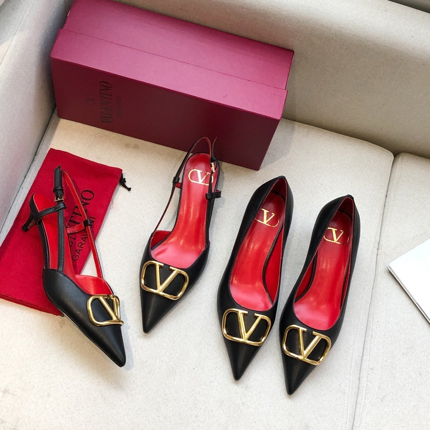 VLOGO SIGNATURE BLACK CALFSKIN HIGH SLINGBACK PUMP 4 CM WITH GOLD LOGO - 34