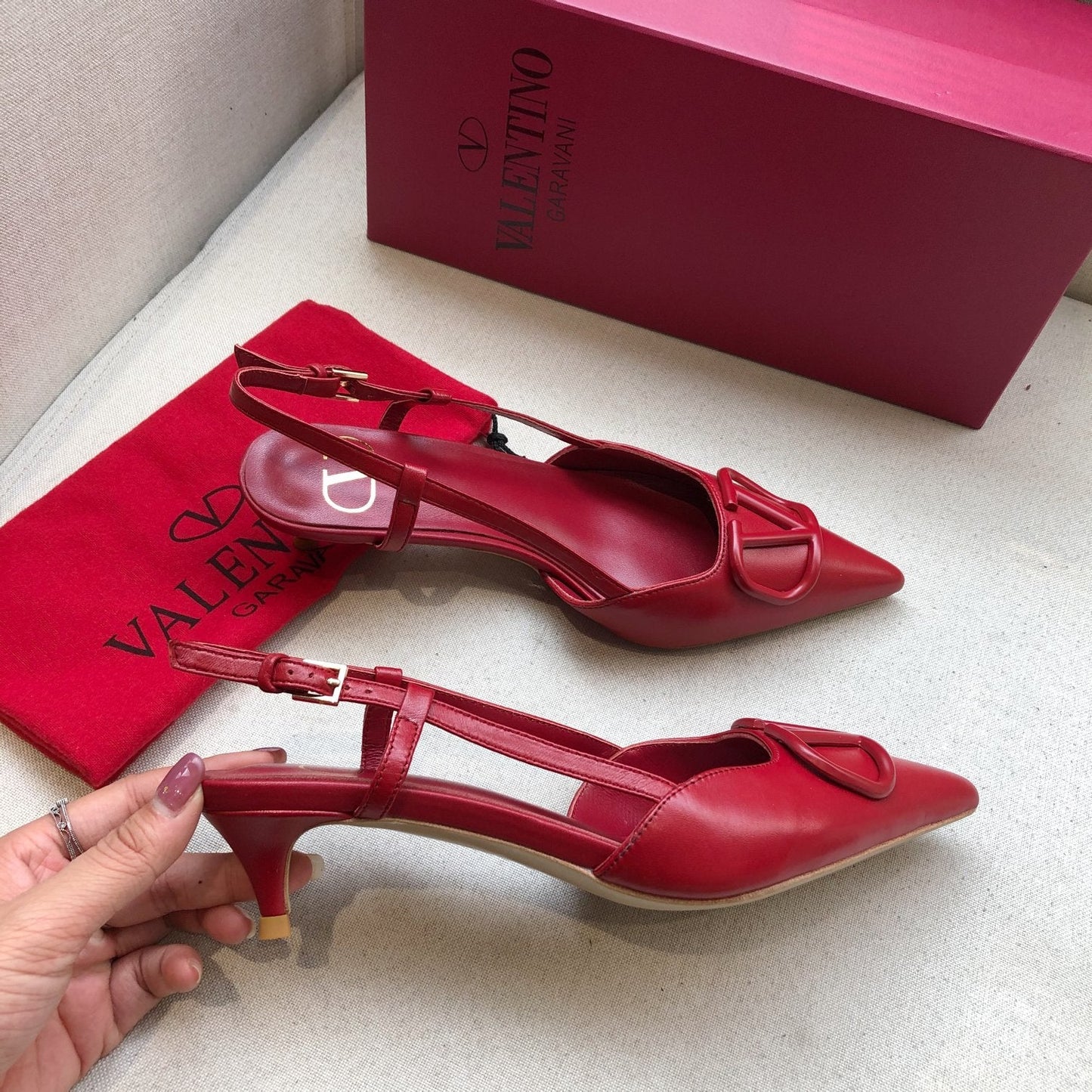 VLOGO SIGNATURE CHERRY RED CALFSKIN HIGH SLINGBACK PUMP 4 CM - 34
