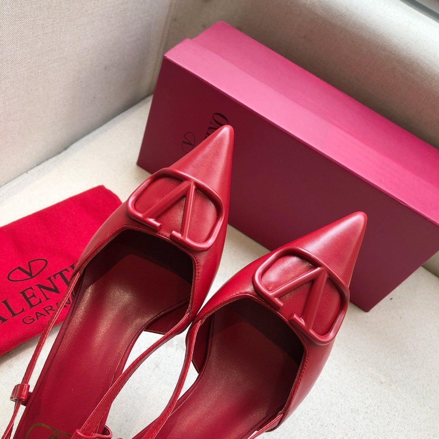 VLOGO SIGNATURE CHERRY RED CALFSKIN HIGH SLINGBACK PUMP 4 CM - 34