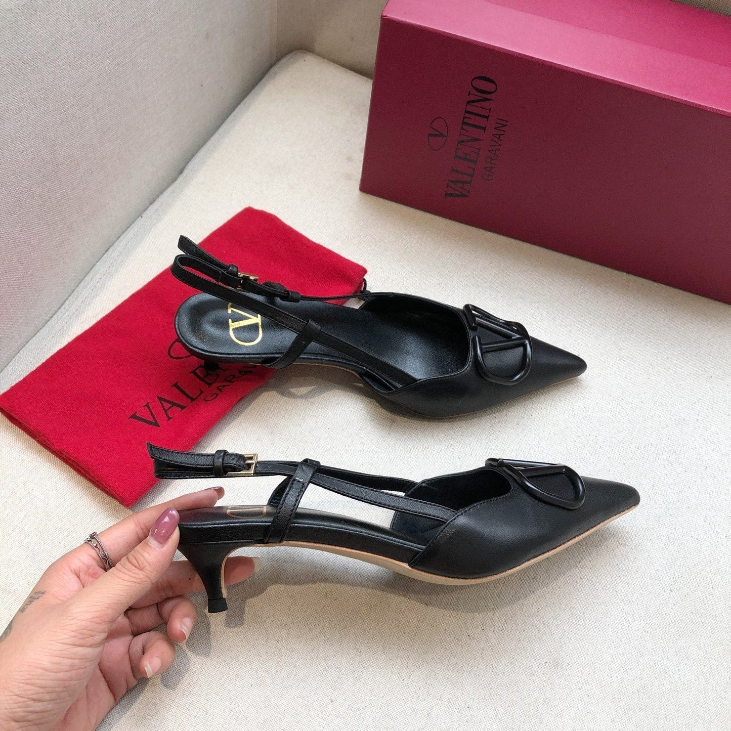VLOGO SIGNATURE BLACK CALFSKIN HIGH SLINGBACK PUMP 4 CM - 34