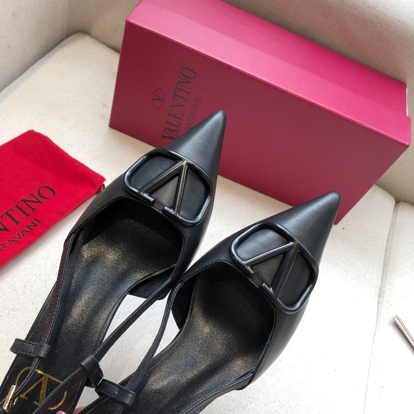 VLOGO SIGNATURE BLACK CALFSKIN HIGH SLINGBACK PUMP 4 CM - 34