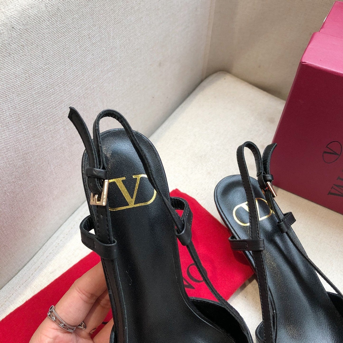 VLOGO SIGNATURE BLACK CALFSKIN HIGH SLINGBACK PUMP 4 CM - 34