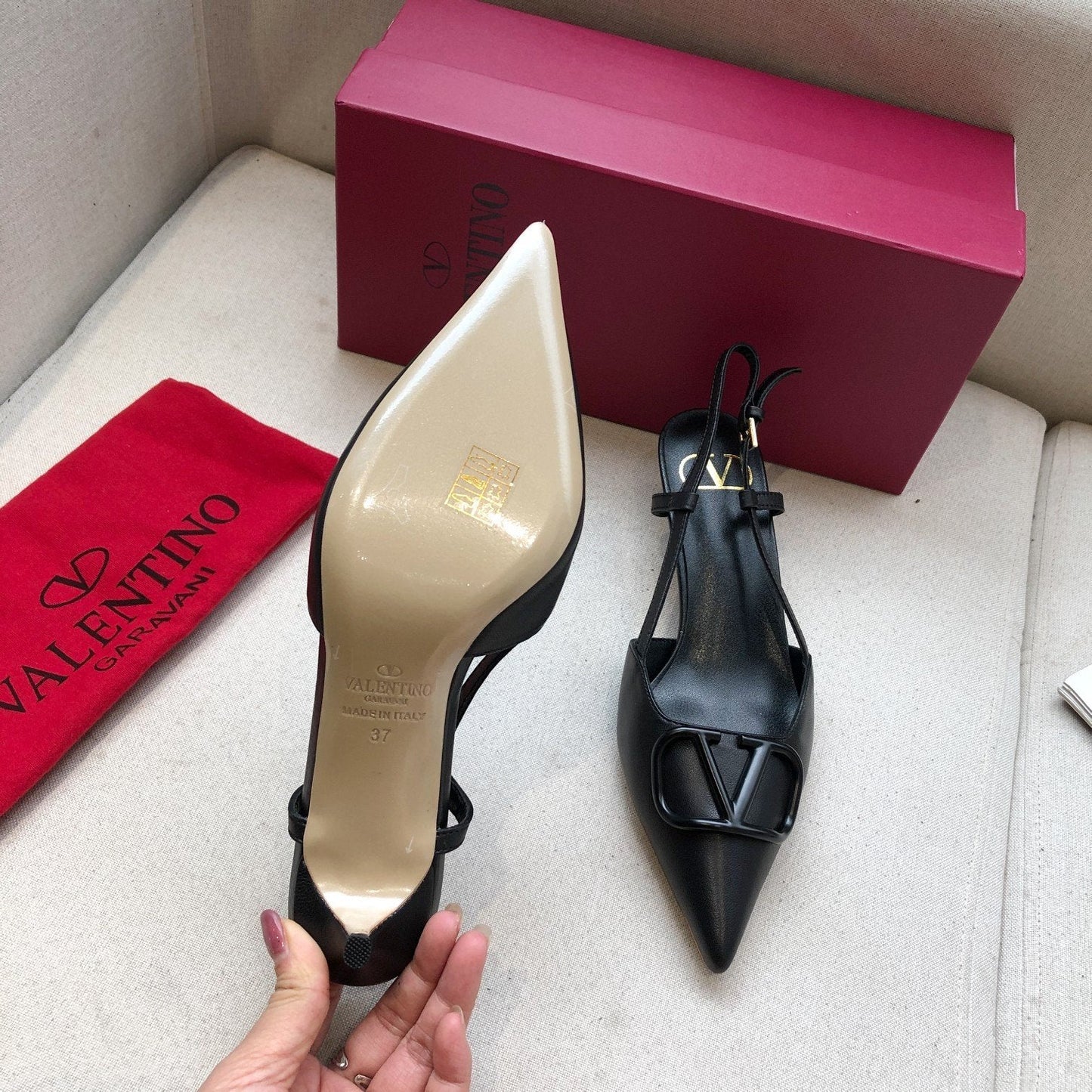 VLOGO SIGNATURE BLACK CALFSKIN HIGH SLINGBACK PUMP 4 CM - 34