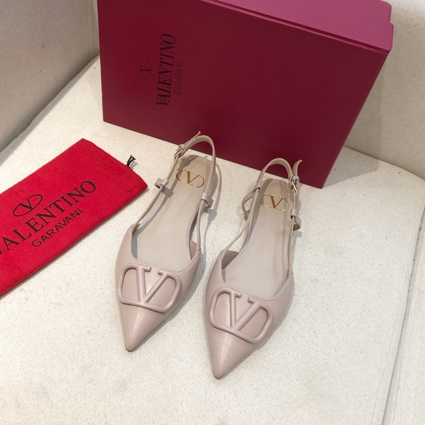 VLOGO SIGNATURE LIGHT PINK CALFSKIN FLAT SLINGBACK PUMP - 34