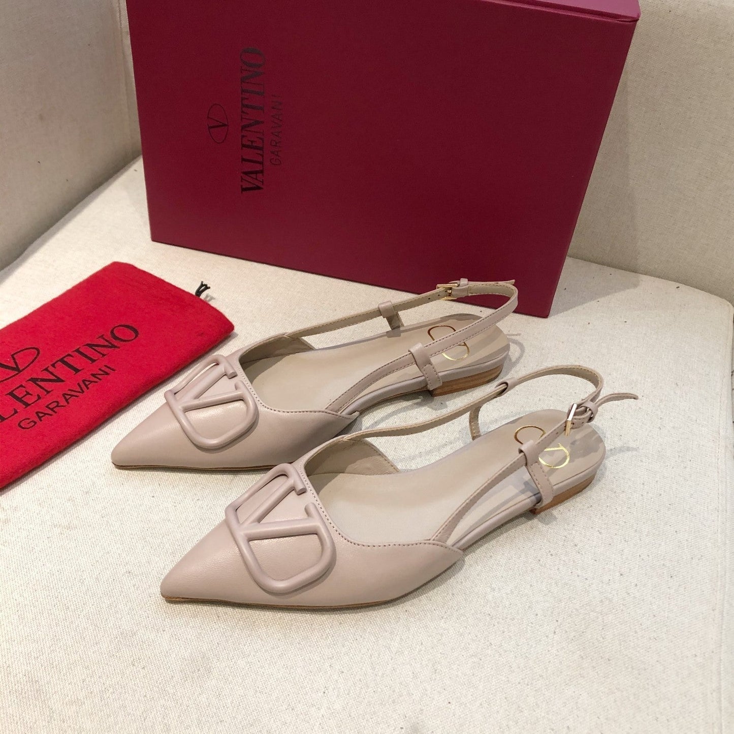 VLOGO SIGNATURE LIGHT PINK CALFSKIN FLAT SLINGBACK PUMP - 34