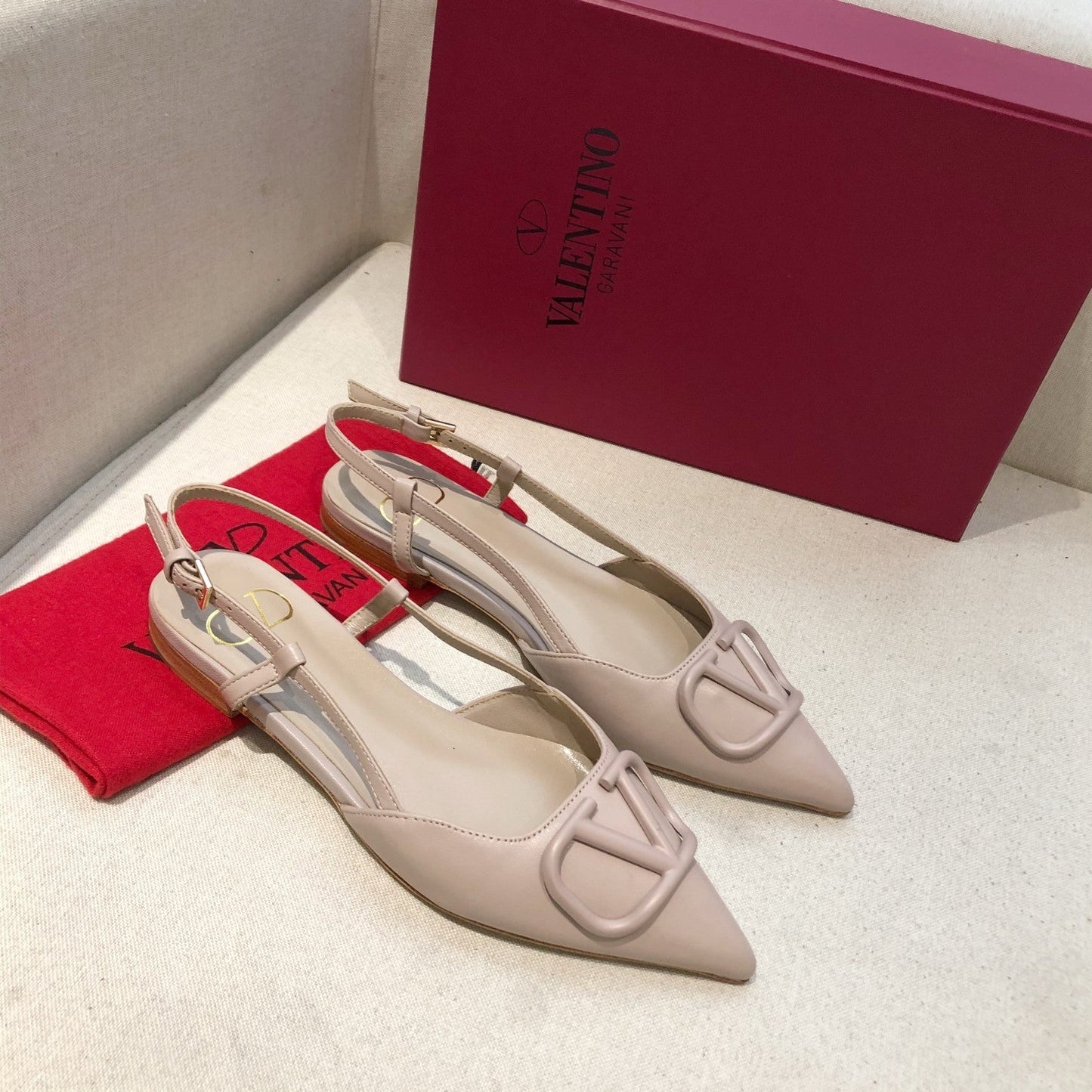 VLOGO SIGNATURE LIGHT PINK CALFSKIN FLAT SLINGBACK PUMP - 34