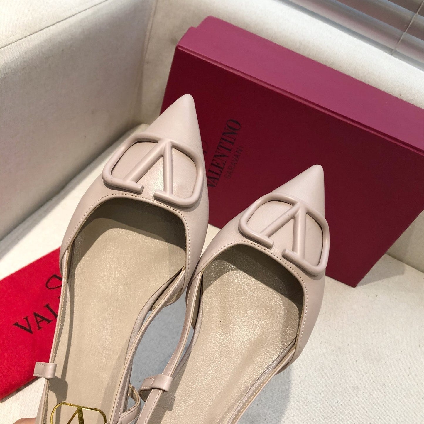 VLOGO SIGNATURE LIGHT PINK CALFSKIN FLAT SLINGBACK PUMP - 34
