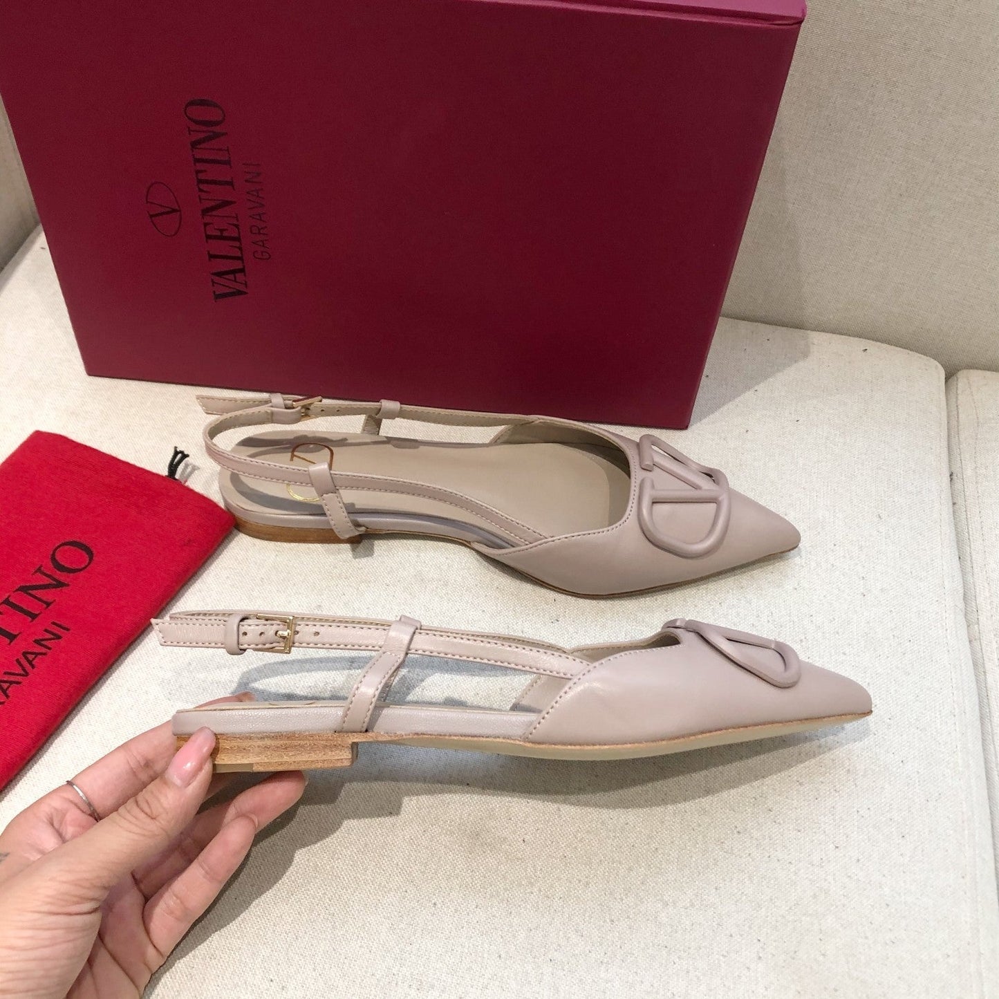 VLOGO SIGNATURE LIGHT PINK CALFSKIN FLAT SLINGBACK PUMP - 34