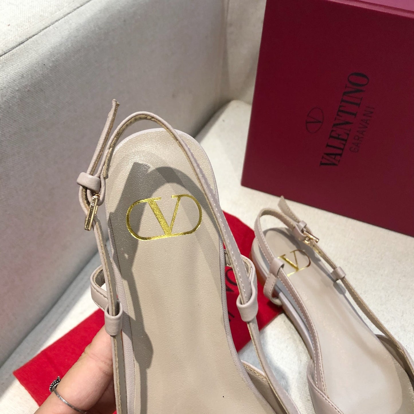 VLOGO SIGNATURE LIGHT PINK CALFSKIN FLAT SLINGBACK PUMP - 34