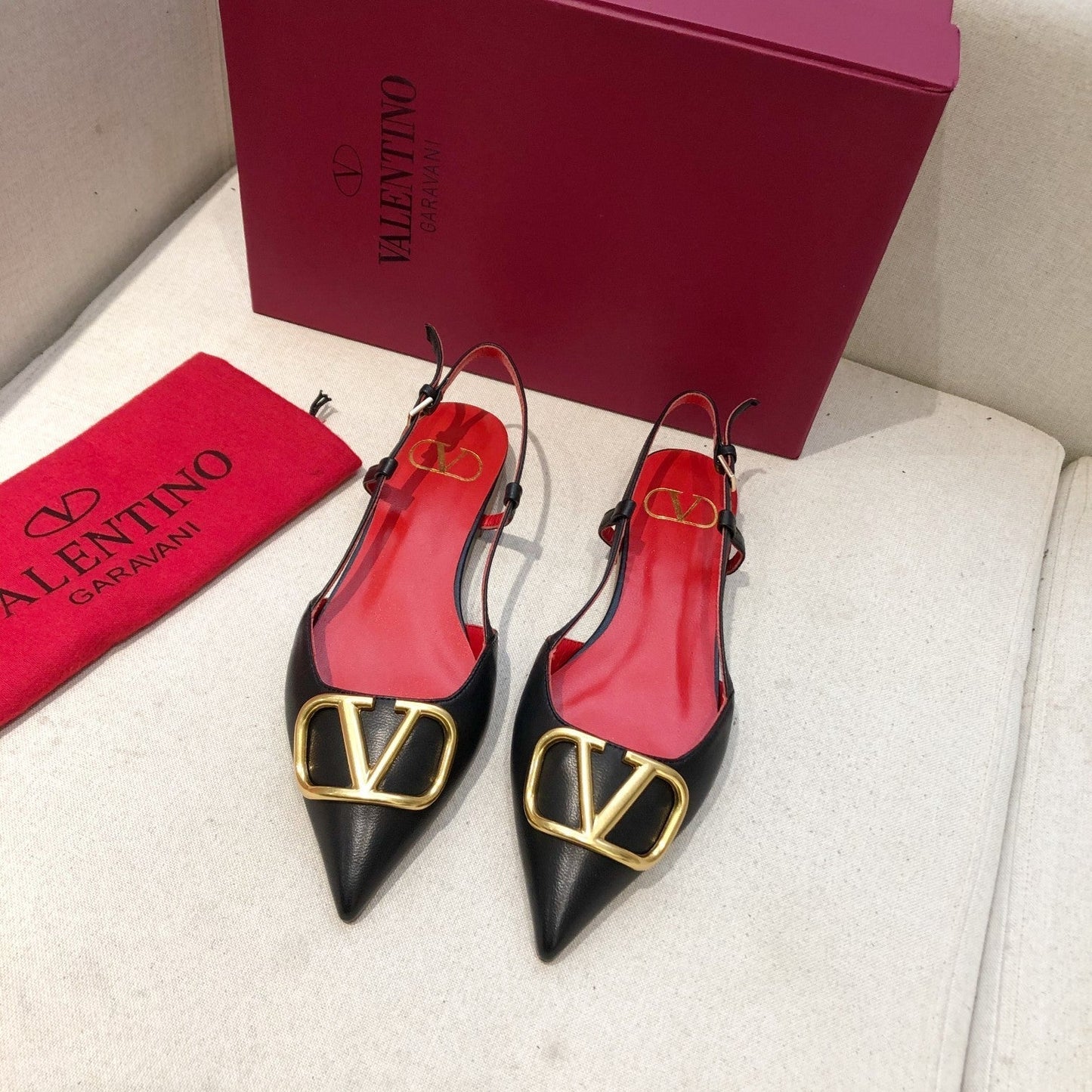 VLOGO SIGNATURE BLACK CALFSKIN FLAT SLINGBACK PUMP WITH GOLD LOGO - 34